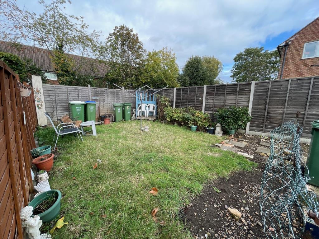 Lot: 144 - TWO-BEDROOM UPPER MAISONETTE FOR IMPROVEMENT WITH GARAGE AND GARDEN - Section of garden to the rear of the building